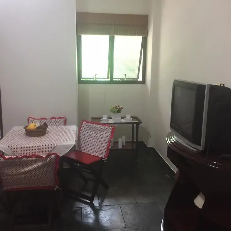 Apto. No terreo Enseada Ubatuba com piscina p/ 5 pessoas-2